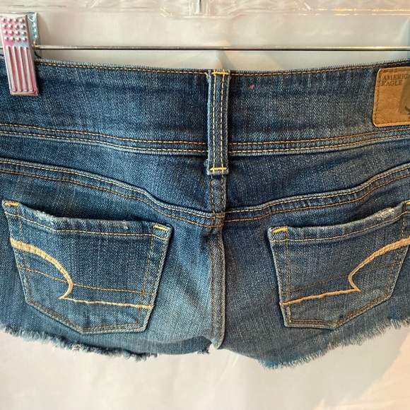 AMERICAN EAGLE JEANS SHORTSđź’•SIZE 00đź’• - Picture 2 of 2
